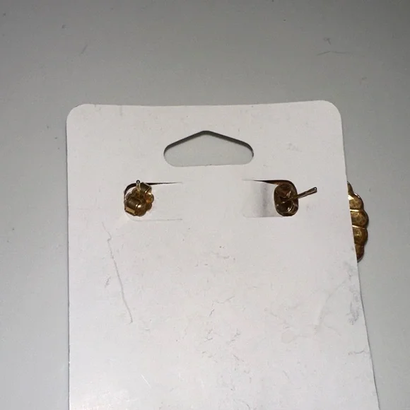 Vintage Gold Shell Earrings - Picture 3 of 3